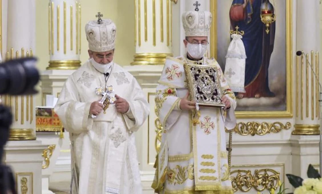 Turistom v Tatrách budú zachraňovať životy požehnané defibrilátory