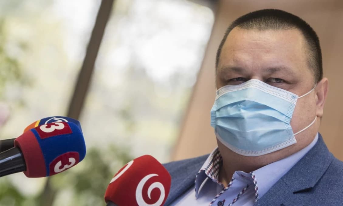 Publicista Hrabko: Vyhlášky hlavného hygienika sú komplikované a s chybami. Čo sa týka dohody s USA, vláda zvolila mocenské riešenie