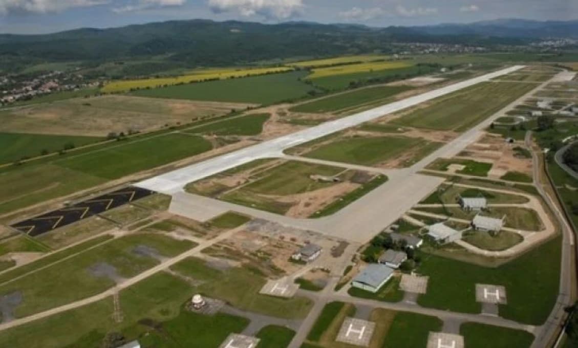 Mestá B.Bystrica, Zvolen a Sliač adresovali poslancom NR SR list, ide o letisko. Situáciu ohľadne dohody sledujú a žiadajú TOTO