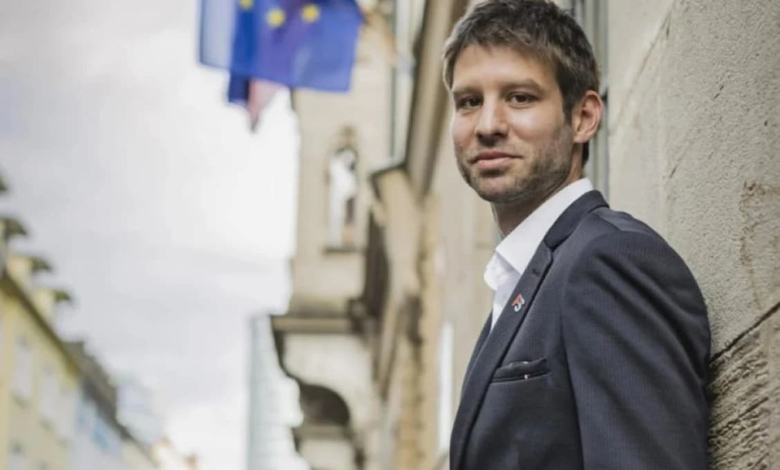 Ego veľké, ambície ešte väčšie, ale podpora doma mizerná