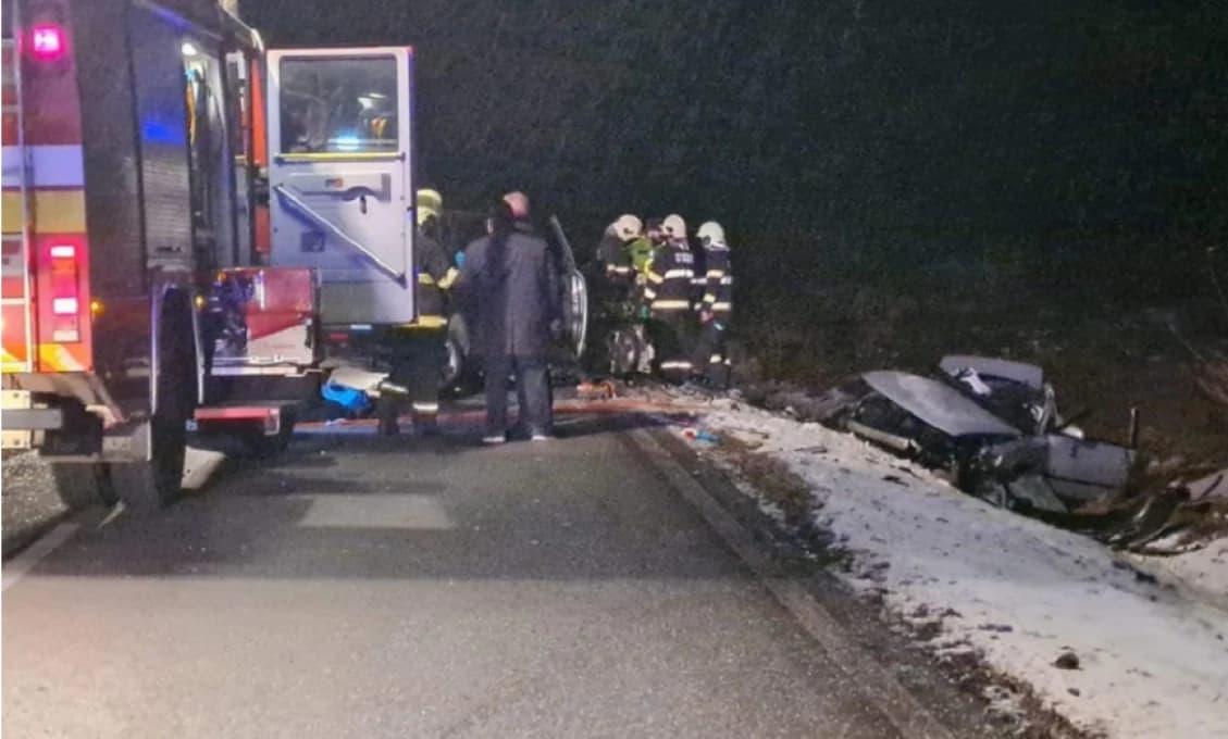 Pri zrážke dvoch áut pri Humennom zomreli traja zo siedmich cestujúcich