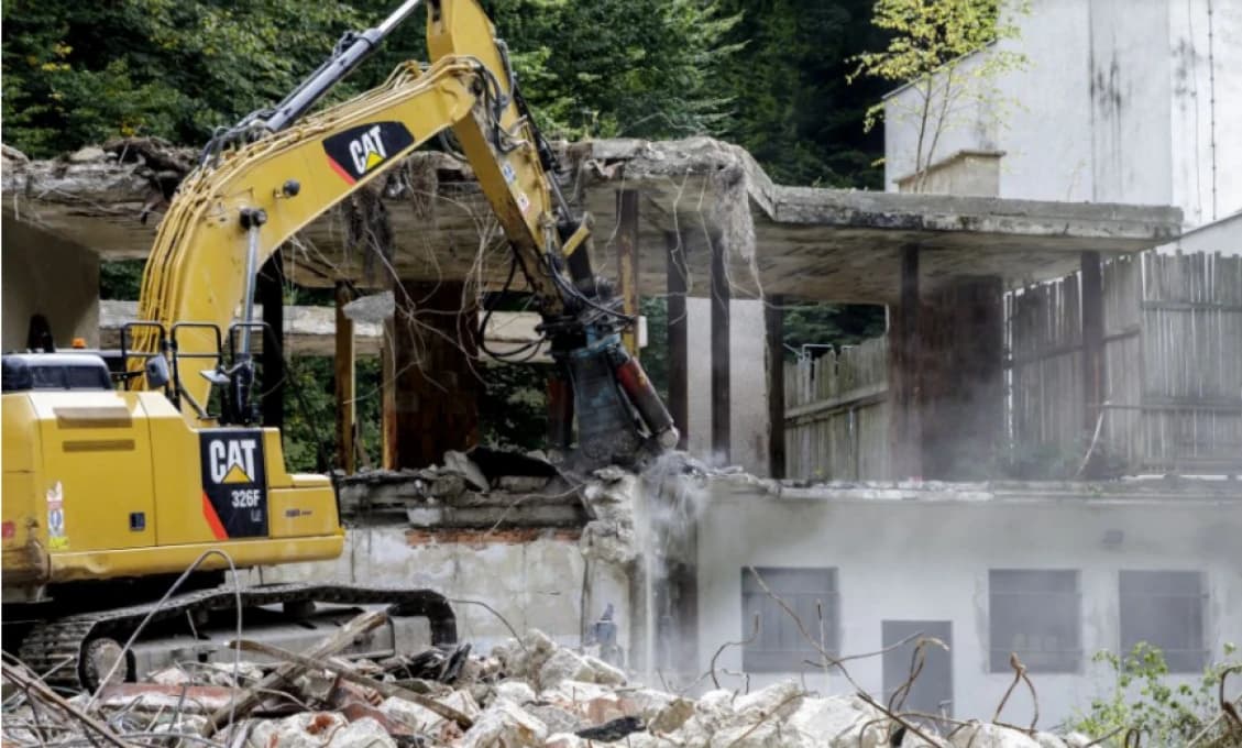 Nitra: Mestskí poslanci rozhodnú o búraní čiernej stavby pod hradom v marci