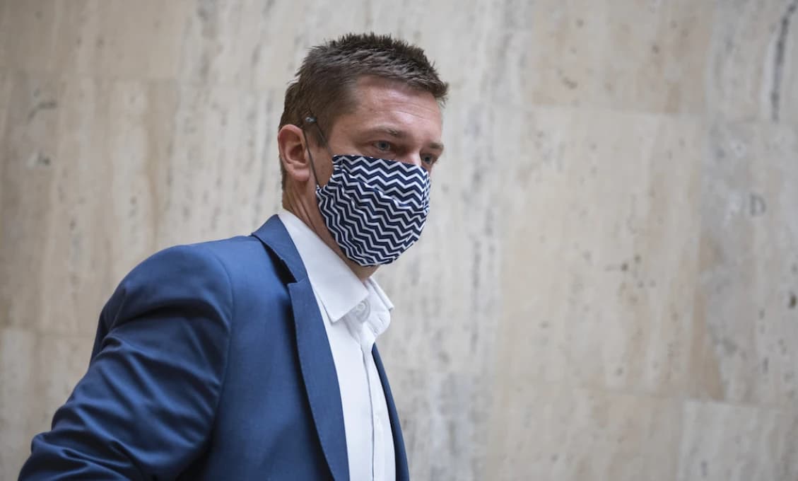 Predseda Predstavenstva Národnej diaľničnej spoločnosti Tlapa skončil vo funkcii. A končí aj Vicena