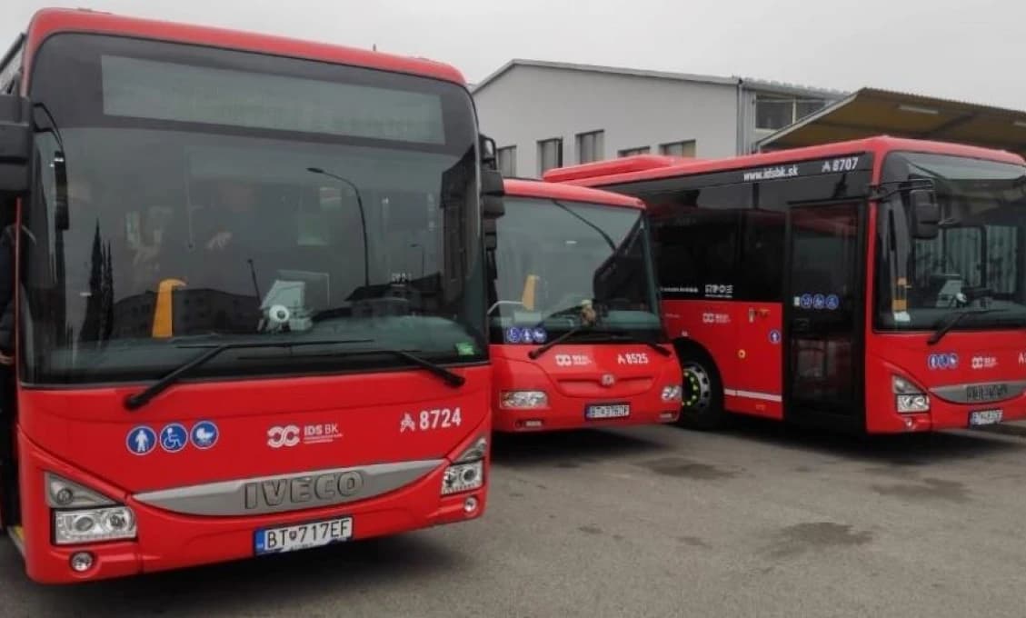 Prímestské autobusy na Liptove a Orave od stredy fungujú v upravenom režime