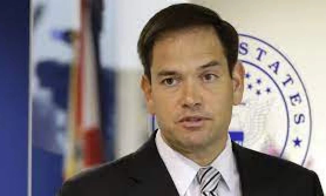 Americký senátor Rubio: V priebehu pár hodín Rusi prinútia legitímnu ukrajinskú vládu utiecť!