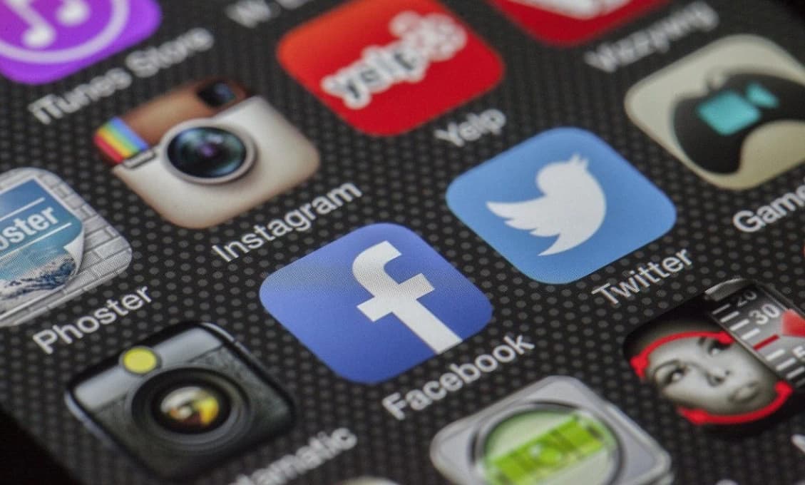 Google, YouTube a FB bránia ruským štátnym médiám zarábať peniaze z reklamy