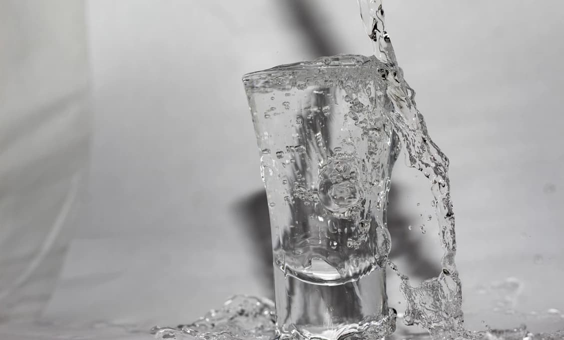 Vo svete sa šíri bojkot ruskej vodky ako trest za inváziu na Ukrajinu