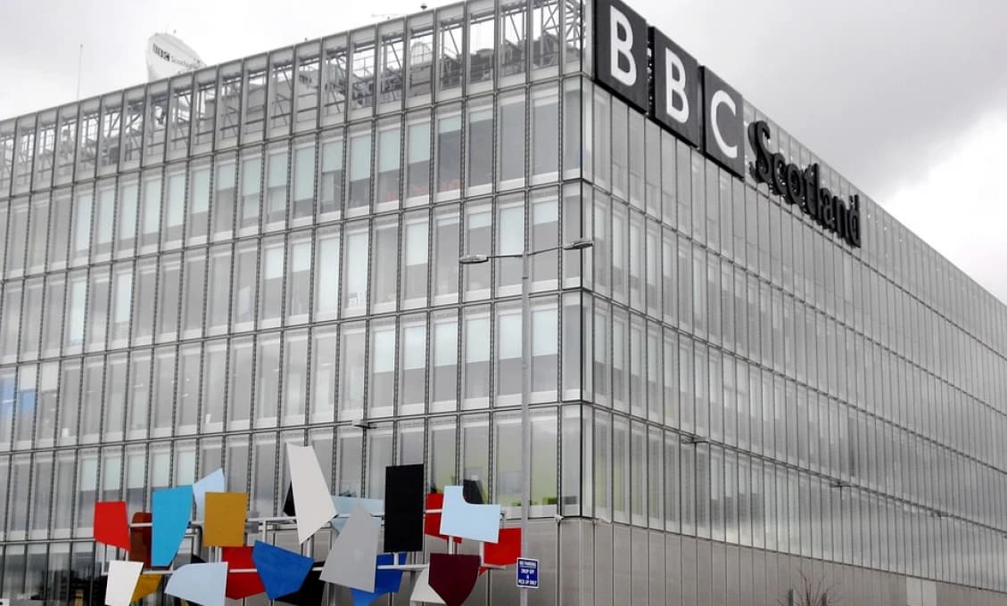 BBC v priebehu utorka obnoví svoje vysielanie z Ruska