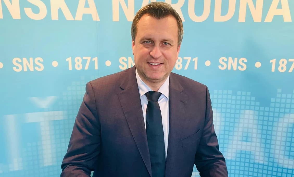 Danko: Na oslavy pozvaní nie sme, ale vence položíme