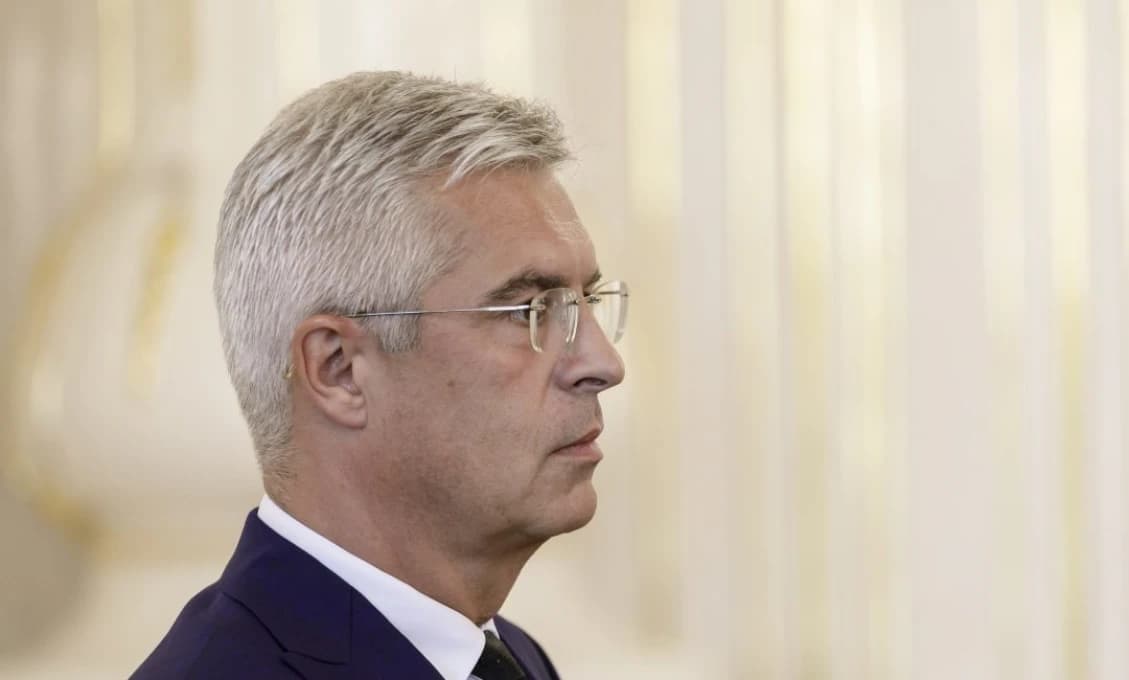 Z ministerstva do straníckych vôd?