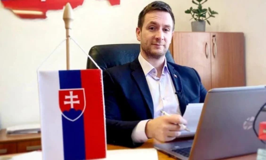 „EÚ si požičiava peniaze, aby ich mohla požičať Ukrajine. Kedy nám ich vrátia?“ pýta sa Uhrík