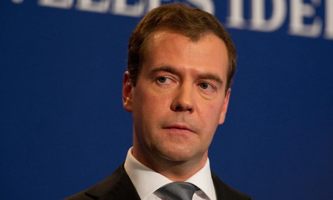 Dmitrij Medvedev: Zelenskyj sa ponáhľa do tretej svetovej vojny