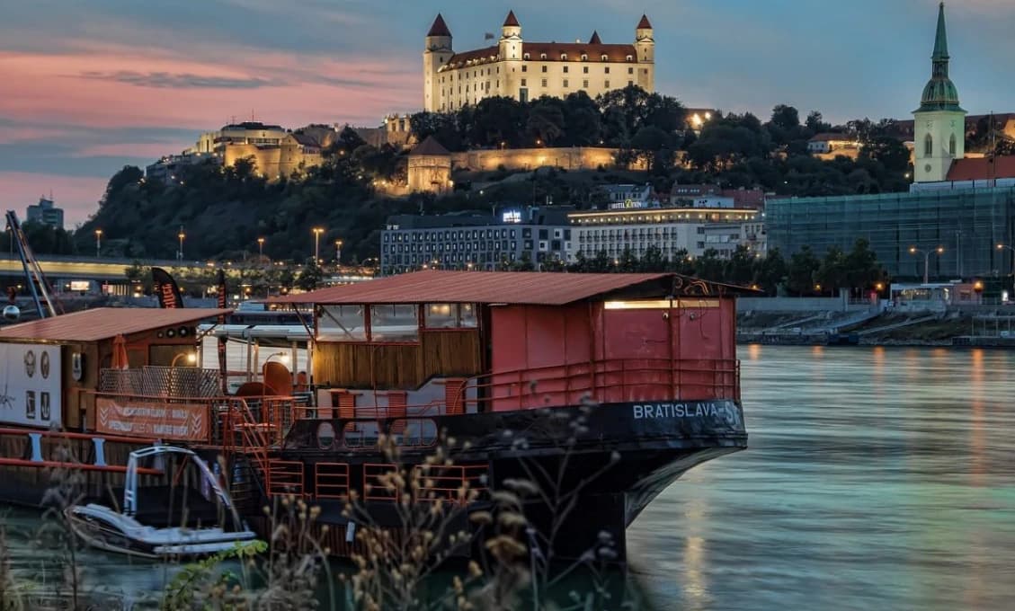 Bratislava: V Karlovej Vsi otvorili nový atletický ovál