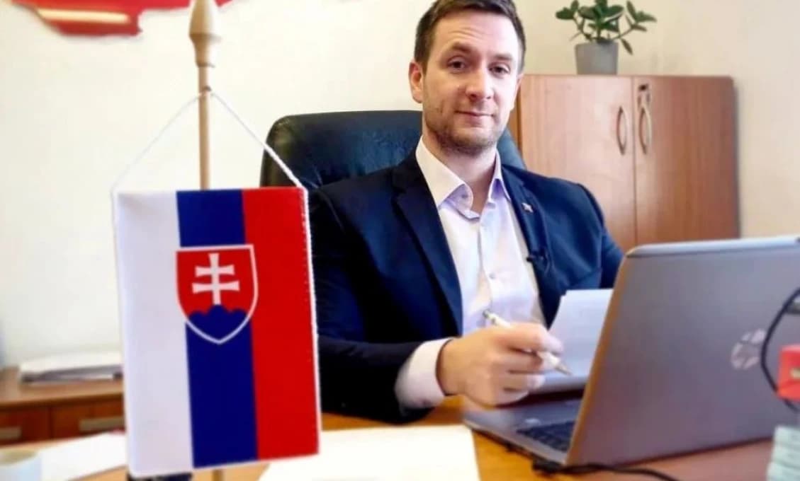 Uhrík: Západní fanatici nás ťahajú čím ďalej tým viac do priamej vojny