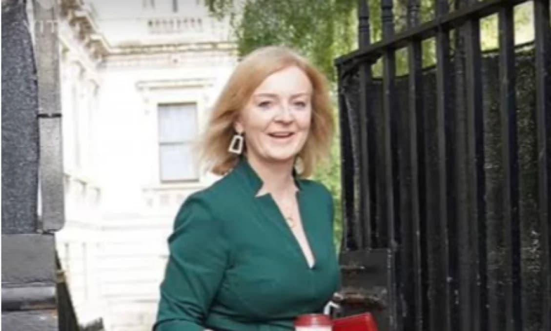Británia: Premiérka Trussová oznámila rezignáciu