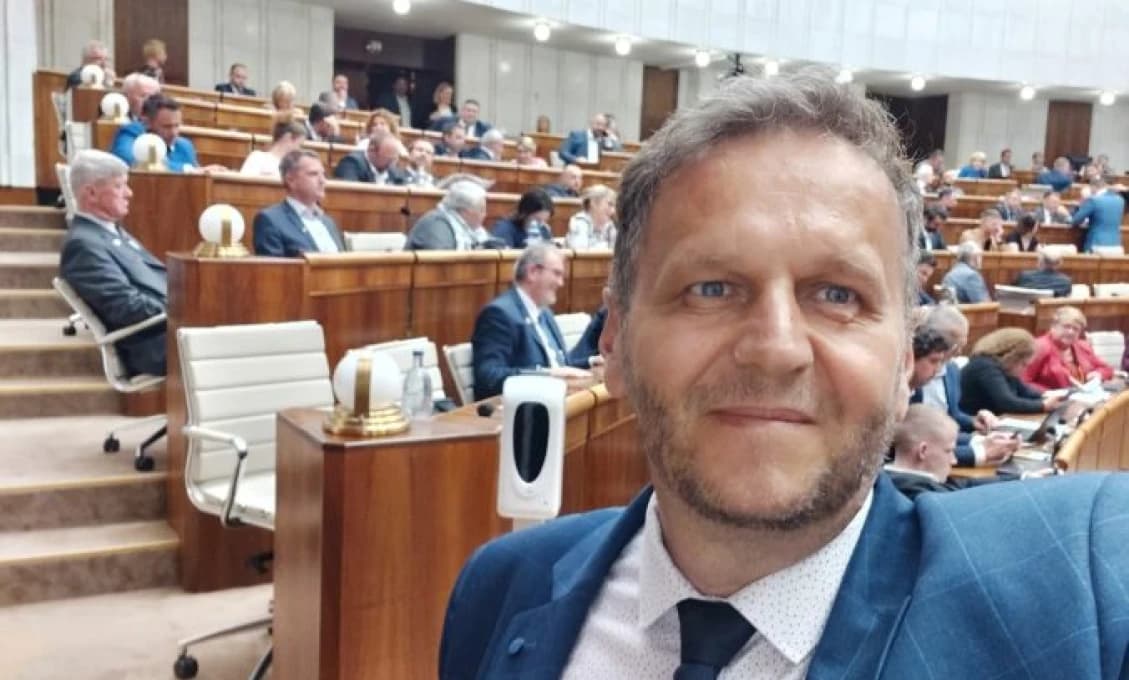 Podľa novinára Kuriak provokuje: Mám sa už začať báť aj priznať, že som HETERO?