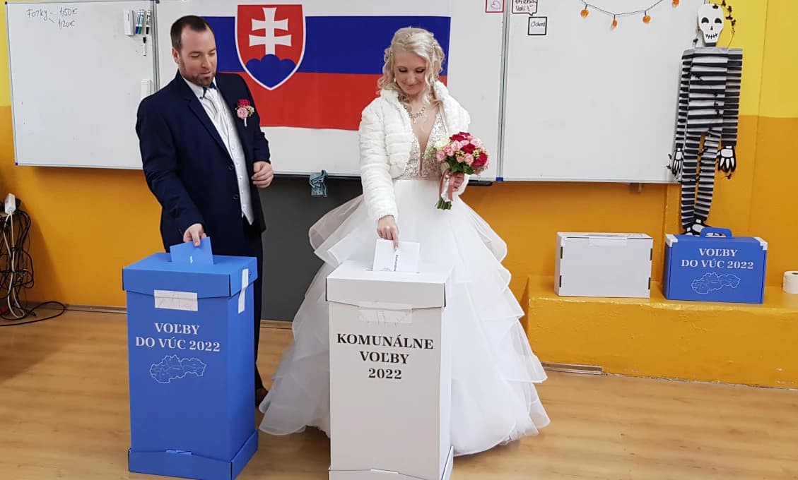 Pre zmenu času sa v noci preruší aj sčítanie hlasov: Polícia upozorňuje na HOAXY