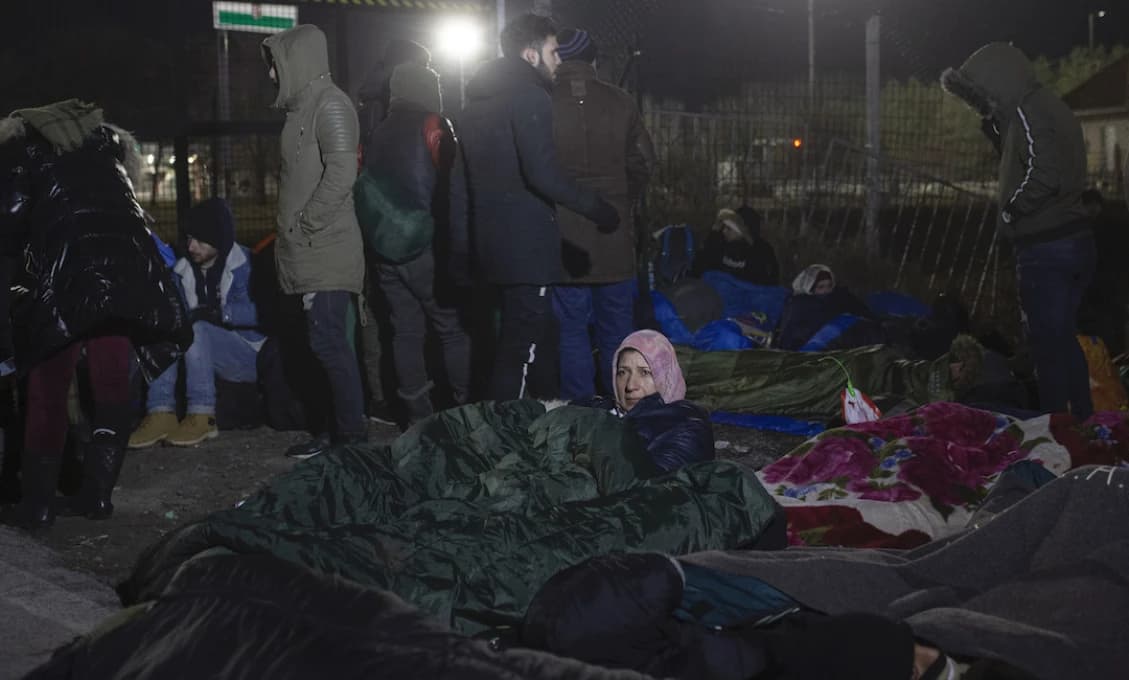 Česká polícia zverejnila video, ako sa migranti snažia dostať cez česko-slovenskú zelenú hranicu! Mikulec vytočený do biela, reaguje (VIDEO)