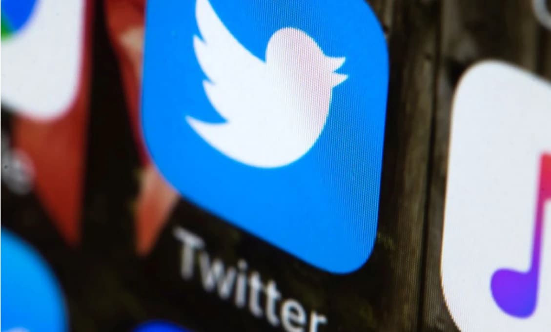 Elon Musk spúšťa na Twitteri hromadné prepúšťanie