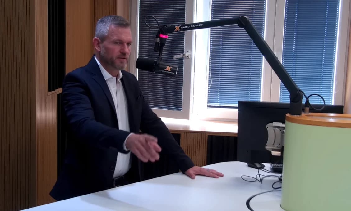 Peter Pellegrini sa tento víkend zabával! A my vieme, s kým