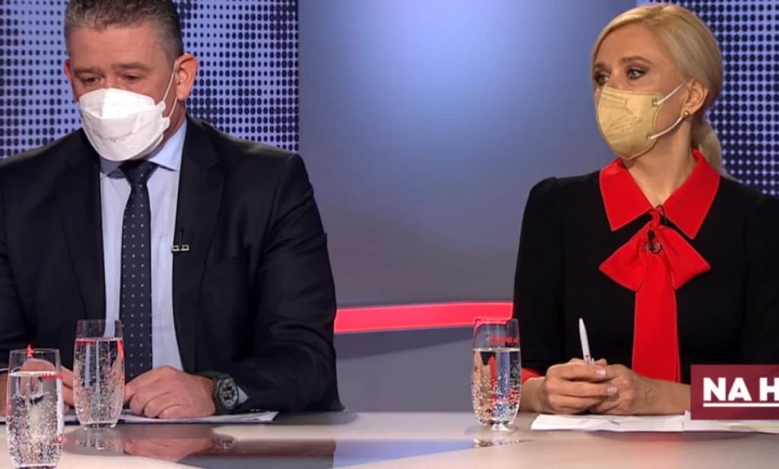 Internetová VOJNA! Saková Mikulcovi: PAPALÁŠ, Mikulec Sakovej: Že sa NEHANBÍTE! (FOTO)