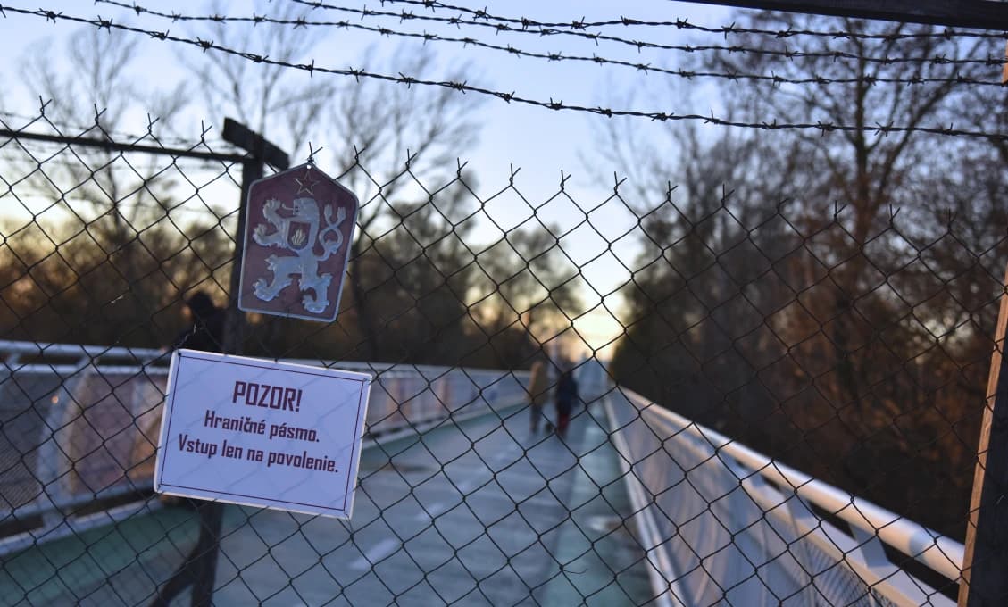 Víkend zatvorených hraníc pripomenie totalitný režim i obete železnej opony
