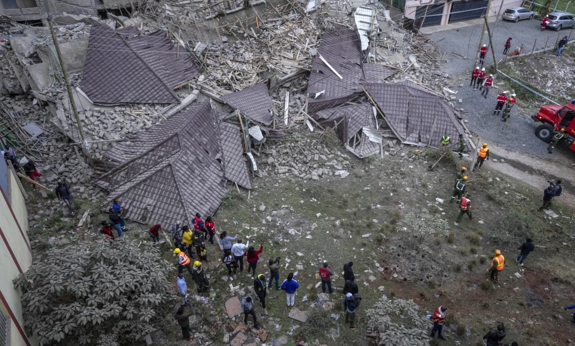 Keňa: V Nairobi sa zrútila rozostavaná budova(VIDEO)