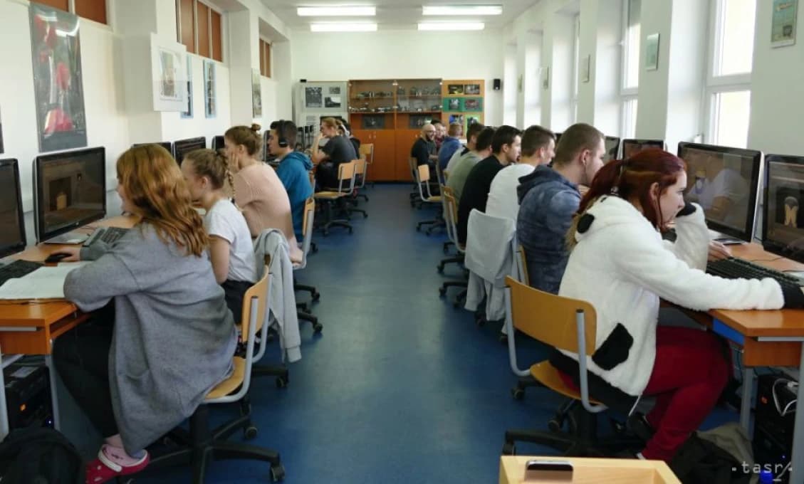 AJ TOTO JE SLOVENSKO! ŠTUDENTI, ktorí zostali študovať v SR, SĽUBOVANÉ ŠTIPENDIÁ NEDOSTALI