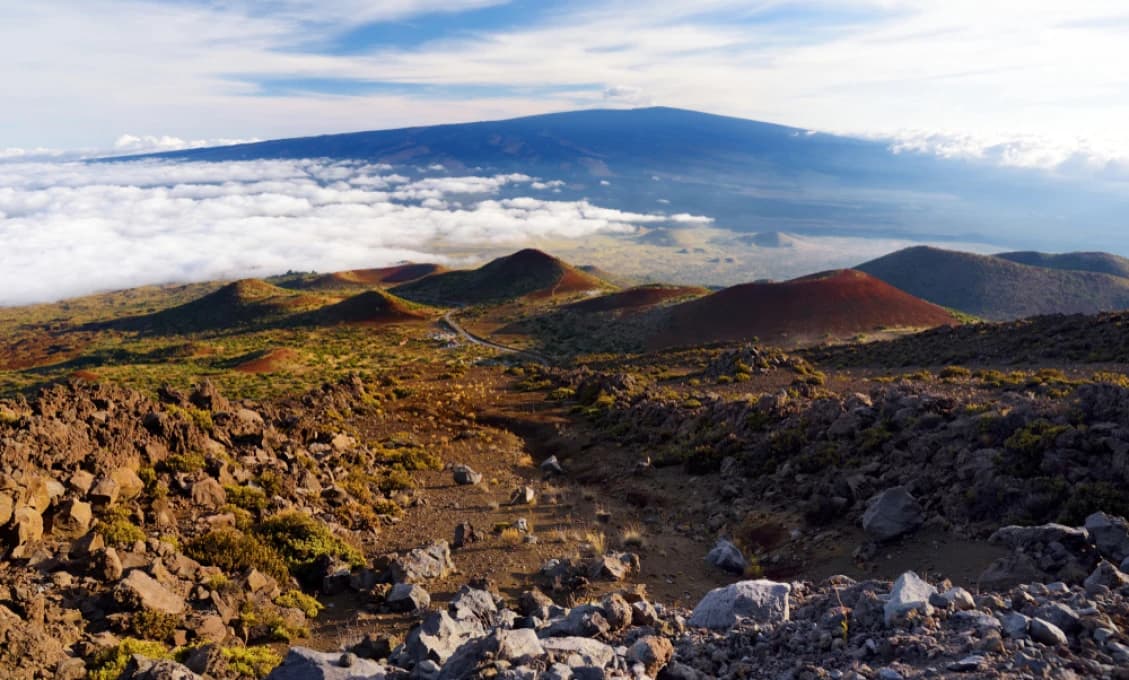 Havaj: Na najväčšej sopke sveta Mauna Loa sa začala erupcia (VIDEO)