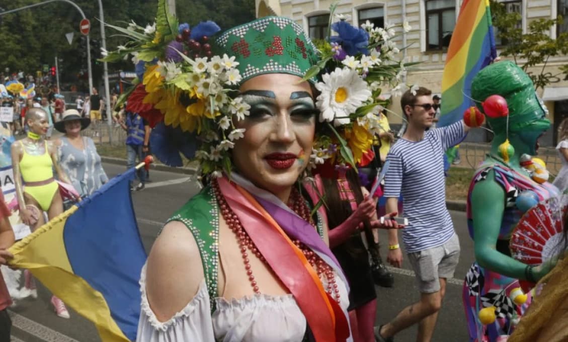 V Bratislave "revolučne dúhovo..."! AJ pred Teplárňou!