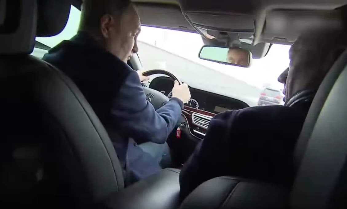 Putin sa povozil na moste(VIDEO)