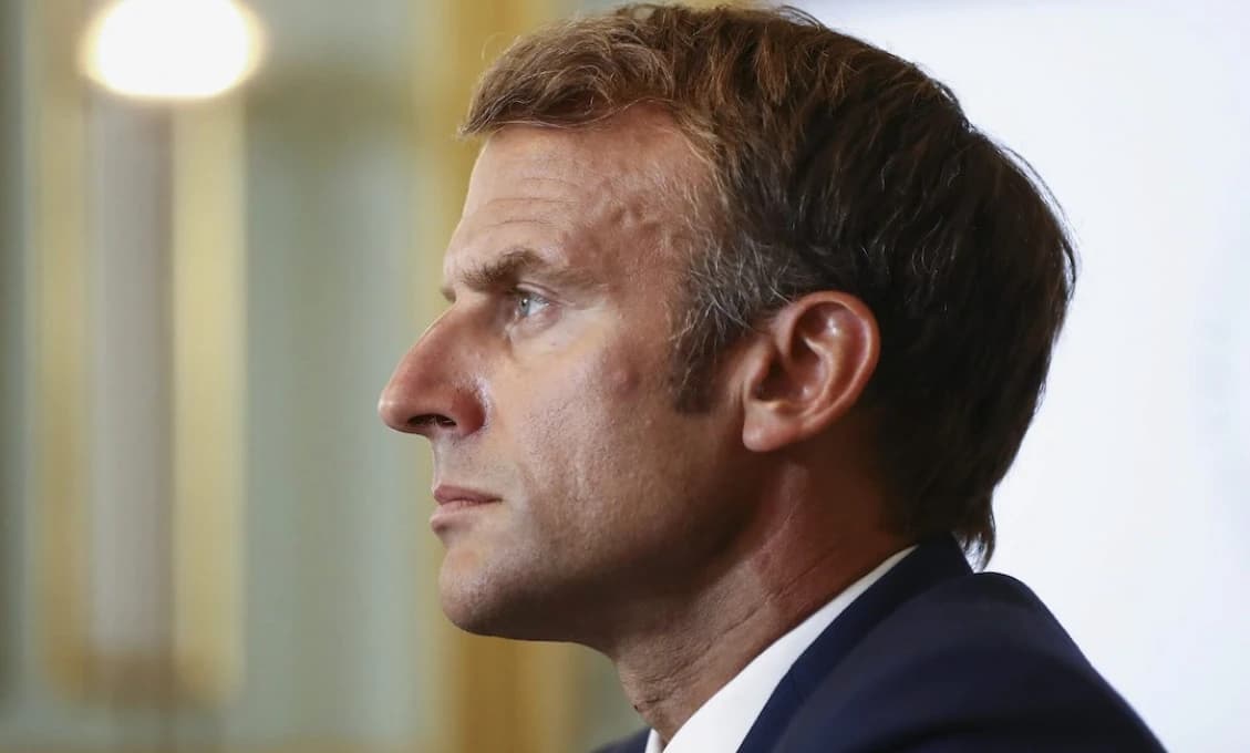 Macron vyzýva Európu, aby v oblasti bezpečnosti znížila svoju závislosť od USA