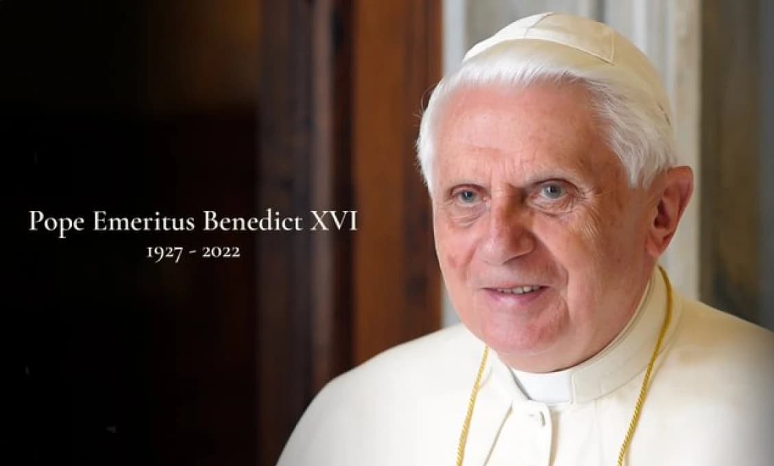 GALÉRIA: Vo Vatikáne sa začala rozlúčka verejnosti so zosnulým Benediktom XVI.