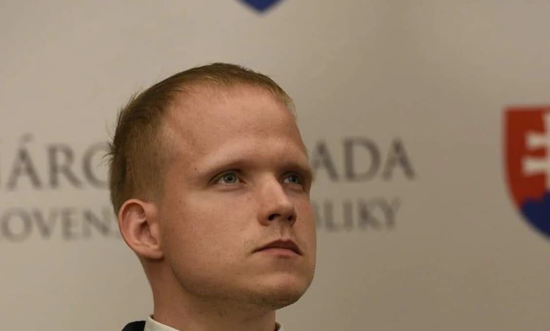 Poslanec Dominik Drdul z OĽaNO zabudol, že má zapnutý mikrofón! Takto si za..čoval! (VIDEO)