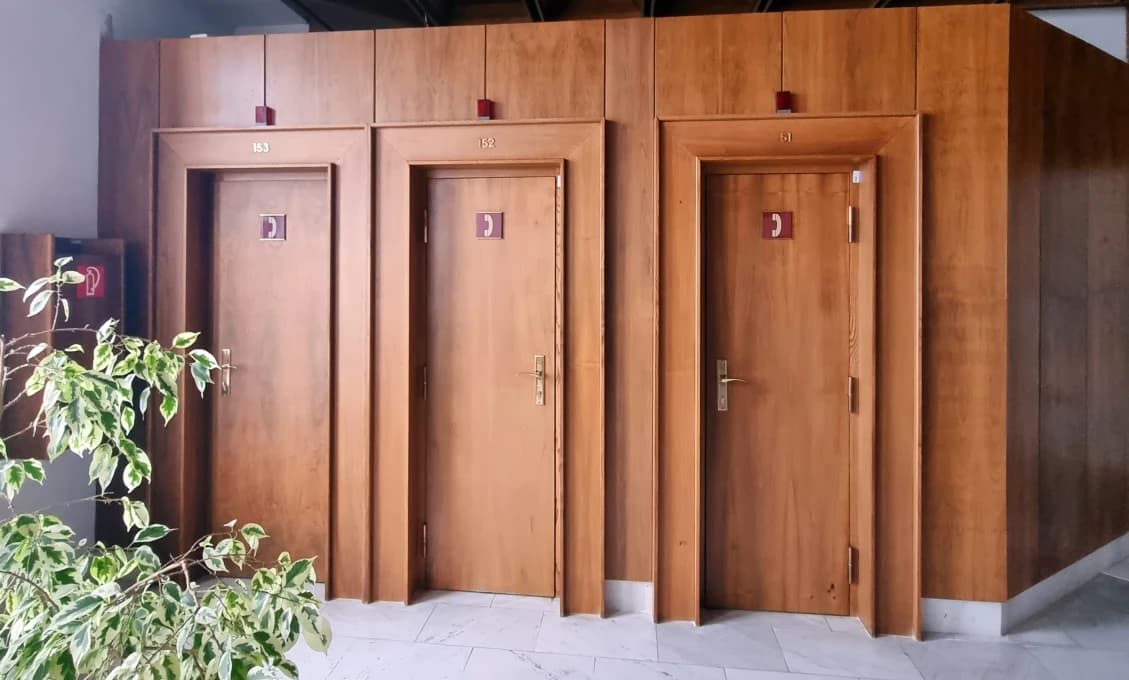Parlament skrýva staršie kuriozity, telefónne búdky využívali aj novinári