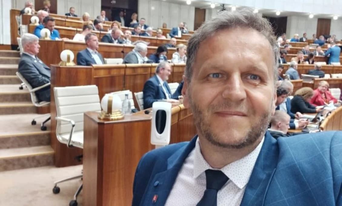 Milan Kuriak z OĽaNO baví celý internet: Od detstva som zatknutý!