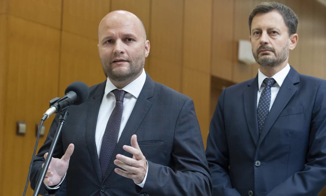 Je MOBILIZÁCIA skutočne taký HOAX, ako nás presviedča Heger s Naďom?