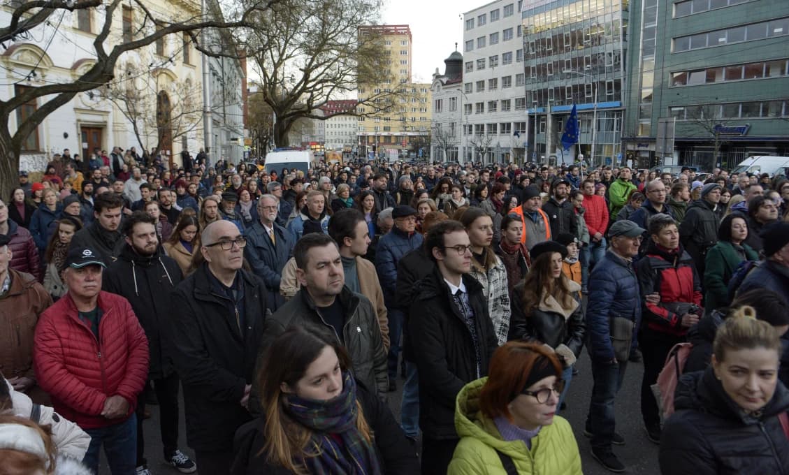 Stovky ľudí vyšli v utorok do ulíc Bratislavy uctiť si pamiatku Jána a Martiny