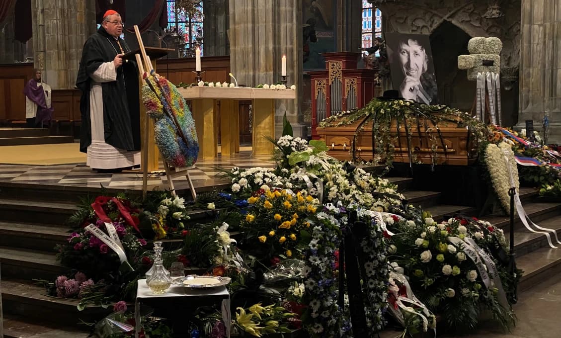 Posledná rozlúčka s režisérom Jurajom Jakubiskom (FOTOGALÉRIA)