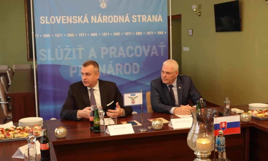 SNS aj naďalej rokuje o opozičnom bloku s mimoparlamentnými stranami