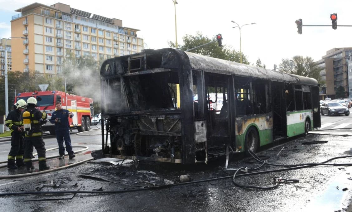 V Košiciach horel autobus