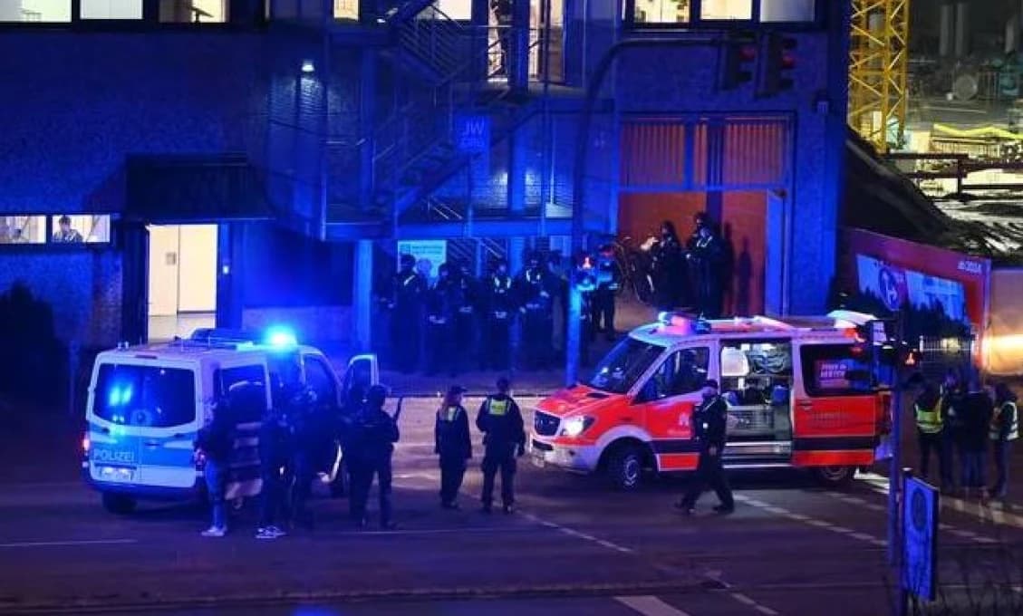 MIMORIADNE! Pri streľbe v kostole v Hamburgu zomrelo 7 ľudí, ďalší sú zranení! (VIDEO + FOTOGALÉRIA)