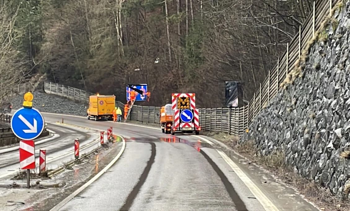 Trojpruh na frekventovanej ceste I/18 pod hradom Strečno zrušia
