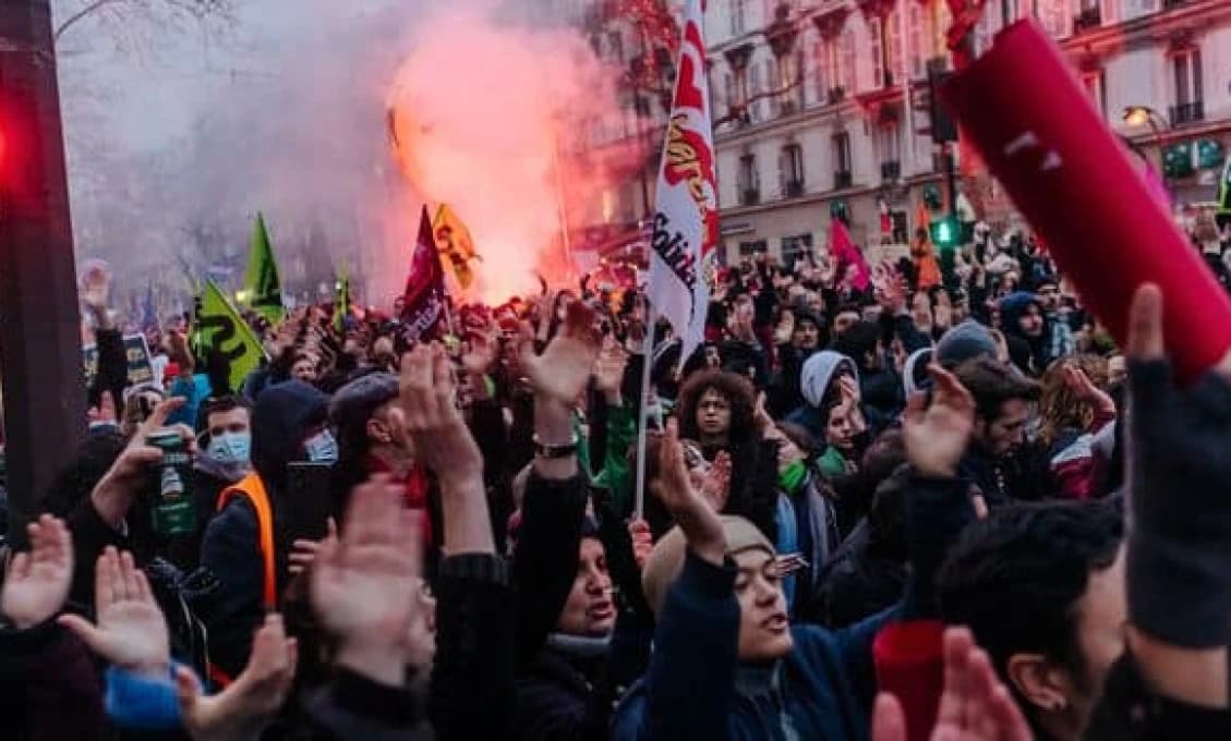 Francúzi sa nevzdávajú! Takmer 400-tisíc ľudí v uliciach! (VIDEO)