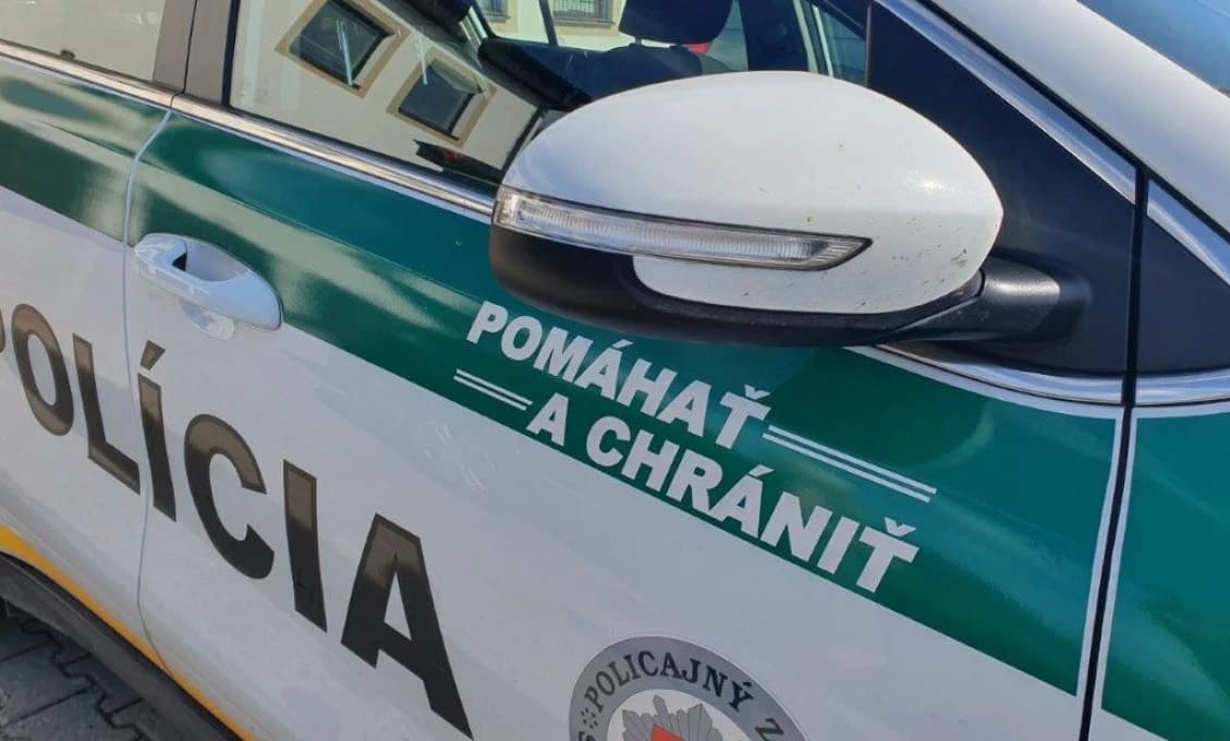 Polícia počas zásahu v Malackách zadržala troch cudzincov (VIDEO)