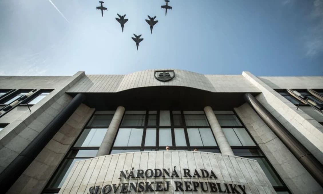 Stíhačky poletia na Ukrajinu! Povalená vláda VEDOME PORUŠILA ÚSTAVU, reaguje Blaha