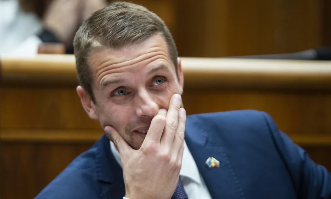 Hlas ľudu: Ako Klus v Bruseli pravdu našiel a domov s hanbou prišiel