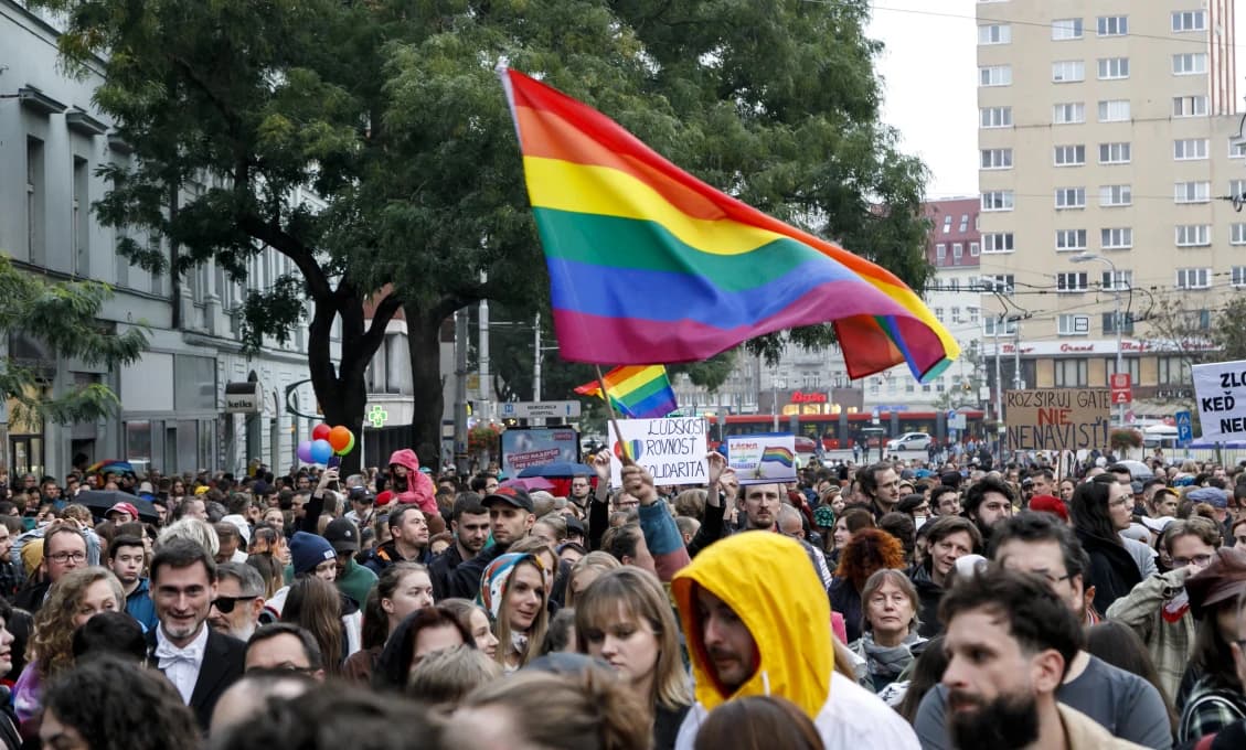 Slovenský parlament sa vzoprel Bruselu ohľadne LGBTI+