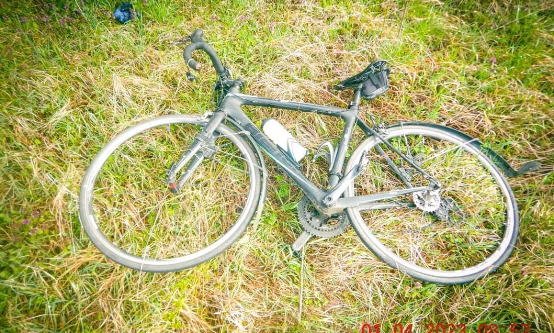 Polícia pátra po vodičovi, ktorý pri Bajči zachytil cyklistku a ušiel