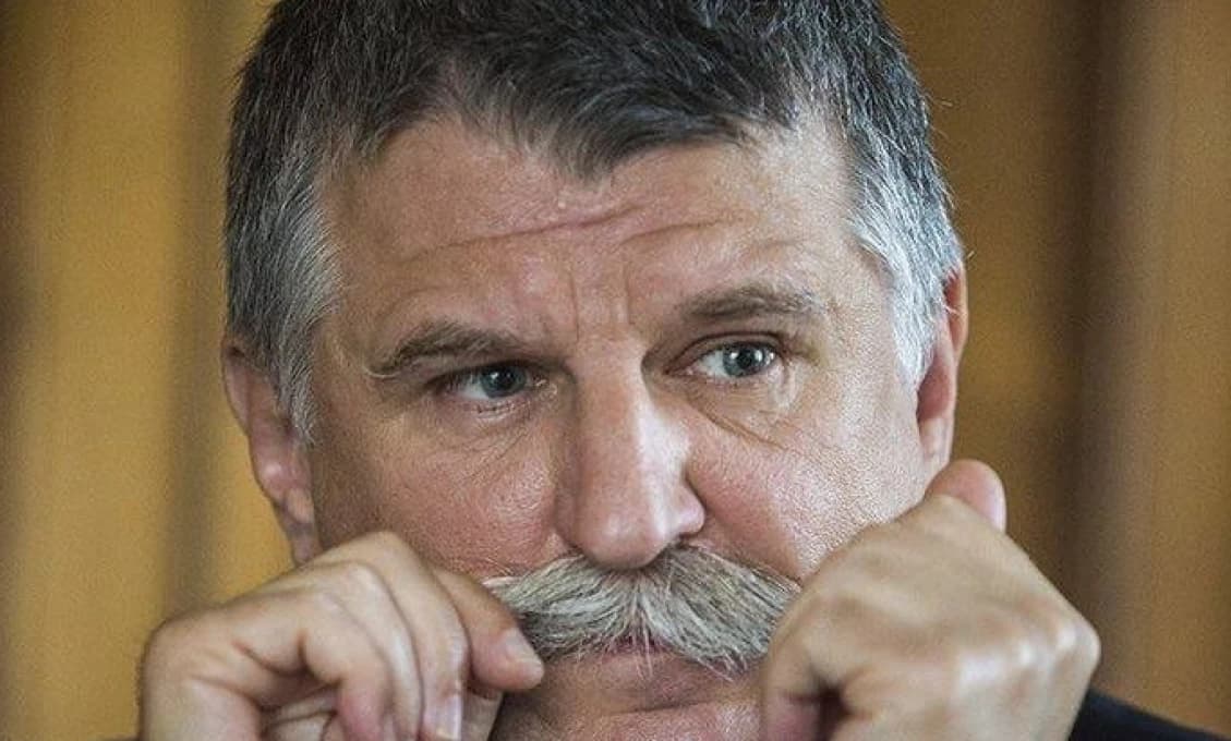 Fíni bodli Maďarsko do chrbta deň po tom, čo im maďarský parlament schválil členstvo v NATO